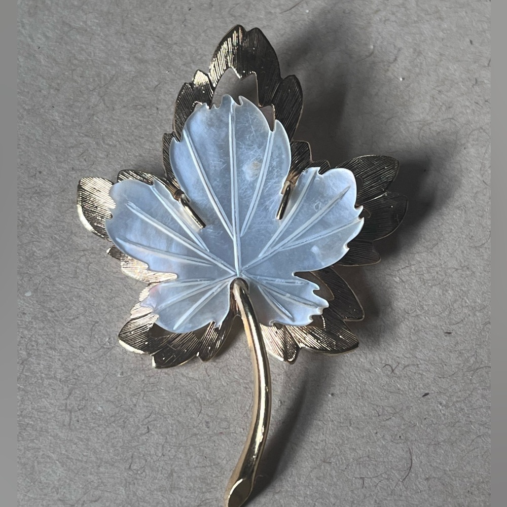 Vintage WELLS 14K Gold Filled & Carved Mother of Pearl Maple Leaf Brooch Pin